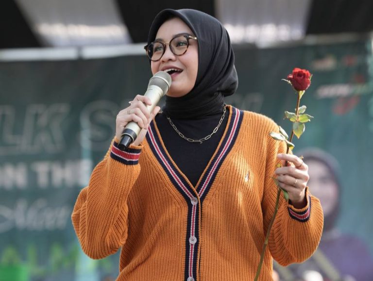 Salma Salsabil Juara Indonesian Idol 2023 Tampil Memukau Di Alun Alun