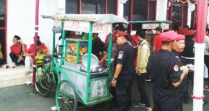 Para Bacalon Pilkada 2020 PDIP Jateng Bawa Rombongan dan Gerobak Bakso