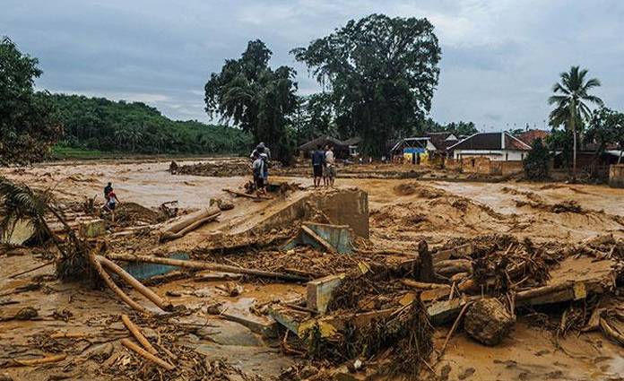 Kondisi rumah warga di Desa Sajira, yang mengalami kerusakan usai diterjang banjir bandang pada Rabu, 1 Januari 2020