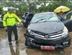 Akibat Pecah Ban Mobil Protokoler Wakil Gubernur Jateng Terguling Di Tol Batang – Semarang, Polisi : Tak Ada Korban Jiwa