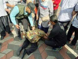 Risma Tiba- tiba Sujud dikaki Tunanetra, Kenapa?