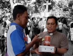 Gereja Di Semarang Bagi-Bagi Takjil Berbuka Puasa.