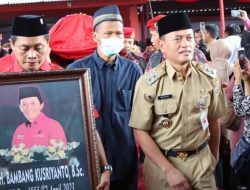 Pemakaman Bambang Kusriyanto Ketua DPRD Jawa Tengah Di Pemakaman Donoloyo Ungaran Timur.