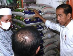 Presiden Joko Widodo Meninjau Harga-harga Kebutuhan Pokok Di Pasar Kelapa, Kota Cilegon.