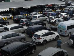 Pemisahan Jalur Pemudik Motor dengan Kendaraan Besar ke Pelabuhan Ciwandan, Oleh Polres Cilegon.
