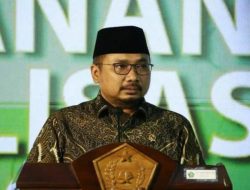 Menag Yaqut Cholil Qoumas Mengimbau Umat Islam, Agar Menghormati Perbedaan Pandangan Salat Idulfitri.