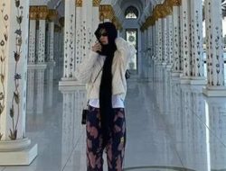 Jadi Sorotan Netizen, Jennie BLACK PINK Kenakan Hijab Saat Berkunjung Ke Masjid Sheikh Zayed