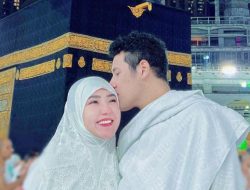 Via Vallen Dan Suaminya Chevra Yolandi Foto Depan Ka’bah Waktu Umroh, Malah Kena Cibir Netizen