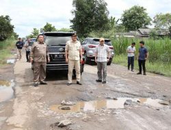 Jokowi Minta Kementerian PUPR Tangani Perbaikan Jalan Rusak di Lampung