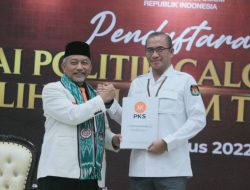 PKS Mendaftarkan Bakal Calon Legislatif DPR Ke KPU