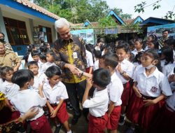 Ganjar Pranowo Wujudkan Keinginan 3 Siswi SD Kanisius Magelang