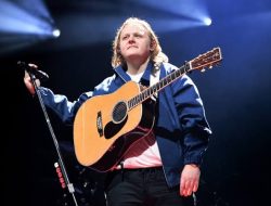 Simak Lirik dan Terjemahan Someone You Loved- Lewis Capaldi, Lagu Baper Kehilangan Kekasih!