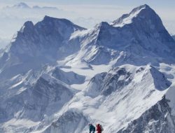 Fakta-Fakta Pendakian Gunung Everest Yang Bikin Kamu Terbelalak! Simak Ya!