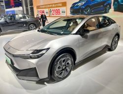 Lagi Rame Mobil Listrik, Yuk Kenali Toyota bZ3, Mewah dan Canggih!