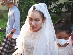 Ayu Ting Ting Senang Bisa Shalat Idul Adha dan Potong Sapi Kurban 3 Ekor