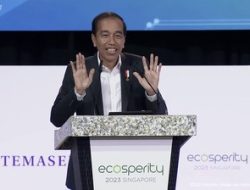 Moment Jokowi Guyon Soal Hasil Pilpres 2024 di Depan Investor Singapura.