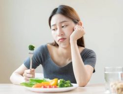 Cara Mudah untuk Tetap Makan Saat Lidah Terasa Pahit saat Sakit