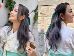 Dokter Cantik Reisa Broto Asmoro Nampak Anggun Kenakan Hankok Saat Liburan Di Korea