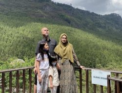 Unggah Foto Saat Liburan Bersama Suami Dan Anaknya Di Wisata Tangkuban Perahu, Mulan Jameela Kena Sentil Netizen !