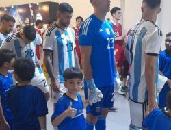 Pesona Jan Ethes Jadi Player Escort Martinez Lalu Nobar Laga Indonesia vs Argentina