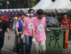 Komunitas Juang dan IM Ambara Bersihkan Stadion GBK Pasca Acara Puncak Bulan Bung Karno