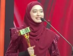 Heboh ! Inara Rusli Dapatkan Dua Penghargaan Sekaligus Di Silet Awards 2023? Netizen ‘Gak Sekalian Ada Pelakor Tersilet’