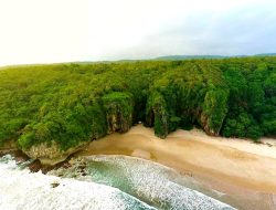 Pantai Goa Langir, Destinasi Wisata Eksotis dengan Pesona Pantai, Tebing, dan Goa