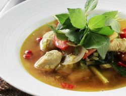 Simak Resep Sup Ikan Tuna Kuah Asam Pedas yang Bening dan Segar!