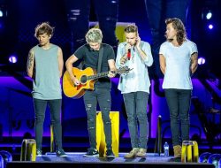 Simak Lirik dan Terjemahan 18- One Direction, Lagu Cinta Tak Lekang oleh Waktu!