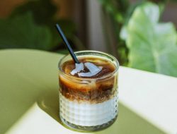 Simak Resep Coconut Cold Brew yang Segar dan Nikmat Diwaktu Cuaca Panas!