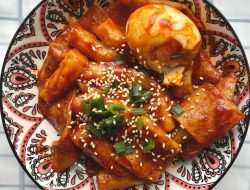 Simak Resep Tteokbokki Rice Paper, Camilan Pedas dan Kenyal ala Korea!