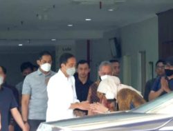 Presiden Jokowi Kunjungi Budayawan Cak Nun di RSUP Dr. Sardjito Yogyakarta