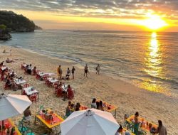 Pantai Bingin Badung, Destinasi Wisata Pantai yang Menawarkan Keindahan Alam dan Sensasi Surfing