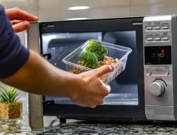 Panduan dan Tips Penting Penggunaan Microwave yang Aman