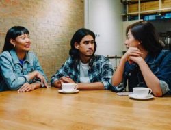 Munculnya Skeptisisme dan Cara Menyikapi Orang yang Selalu Meragukan Segala Hal