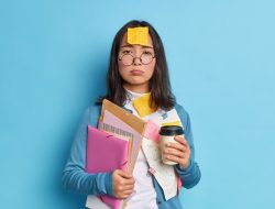 Kebiasaan Buruk yang Membuat Seseorang Terlihat Kurang Intelek dan Cara Mengatasinya