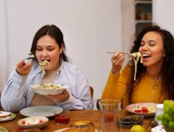 Kiat Mengonsumsi Makanan Pedas dengan Aman Agar Terhindar Efek Samping