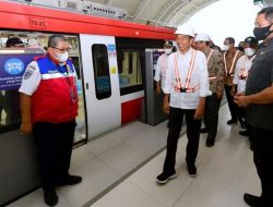 Presiden Jokowi Naik LRT Jabodebek dalam Uji Coba Terbatas Menuju Operasional Komersial