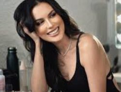 Ulang Tahun Yang Ke 53 Sophia Latjuba Unggah Foto Sexy Bikin Salfok Netizen !