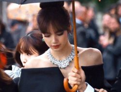 Saat Wawancara Bersama W Korea Lisa BLACKPINK Mengaku Alami Quarter Life Crisis