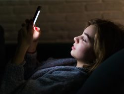 Apakah Sleep Call Bisa Bikin Hubungan Lebih Harmonis? Simak Faktanya!
