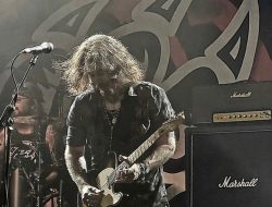 Gitaris Richie Kotzen Tampil Memukau di Konser Dewa 19 di GBK