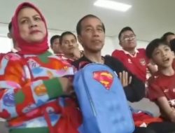 Ibu Negara Iriana Joko Widodo Lonjak Kegirangan Saat Timnas Cetak Gol, Paspamres Cewek Jadi Sorotan !