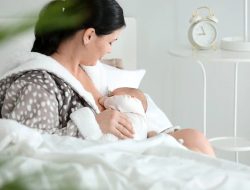 Ibu Dilarang Menyusui Saat Sakit, Mitos Apa Fakta? Ini jawabanya!