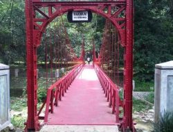 Mitos Jembatan Merah Kebun Raya Bogor: Benarkah Pemutus Hubungan Asmara?