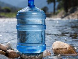 Benarkah Galon Air Isi Ulang Berbahaya Bagi Kesehatan Saat Terkena Panas?