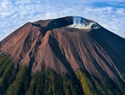 Mitos Ramalan Jayabaya : Gunung Slamet Meletus Pulau Jawa Akan Terbelah: Jadi Dua!
