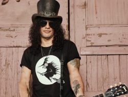 Kisah Slash dan Topi Tophatnya: Simbol Ikonia dari Sang Gitaris Legendaris