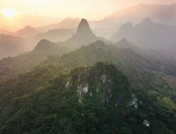 Wow, Tenyata ada Ritual Buang Sial dengan Membuang Celana Dalam di Gunung Sanggabuana, Tertarik?