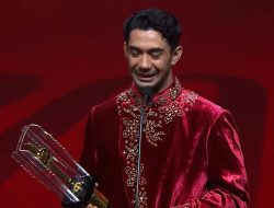 Reza Rahadian Raih Penghargaan Pemeran Utama Terbaik di Festival Film Indonesia 2023!